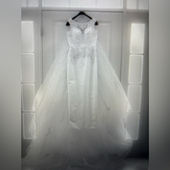 wedding dress - Picture 8 of 10